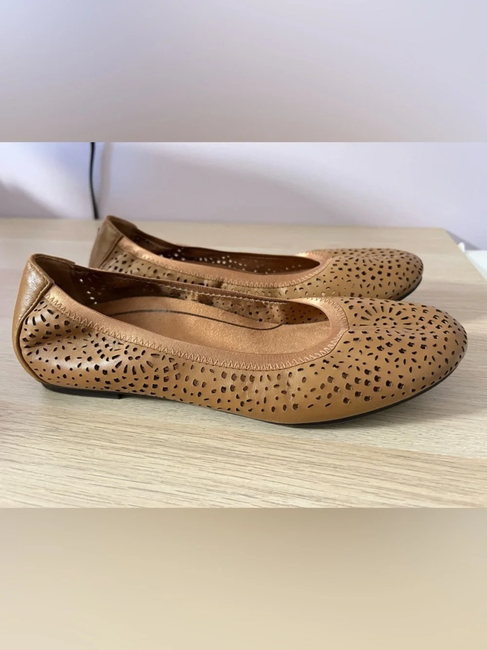 Vionic Women's Robyn Perforated Tan Leather Ballet Flats Toffee Classic